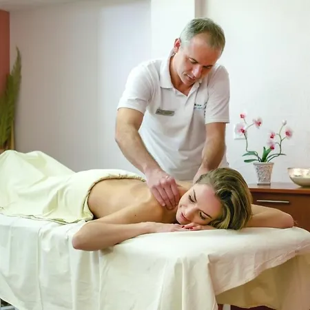 شقة Sarvarfuerdo Apartmanhaz *