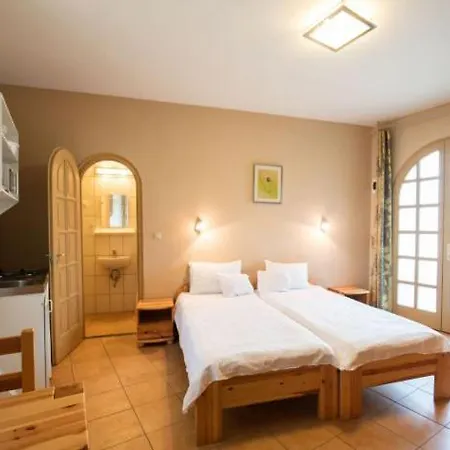 شقة Sarvarfuerdo Apartmanhaz *