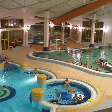 Apartament Sarvarfuerdo Apartmanhaz