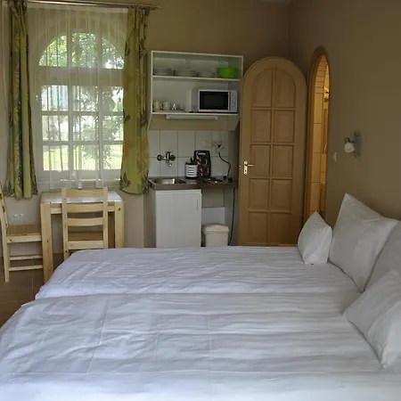 Sarvarfuerdo Apartmanhaz Apartament *