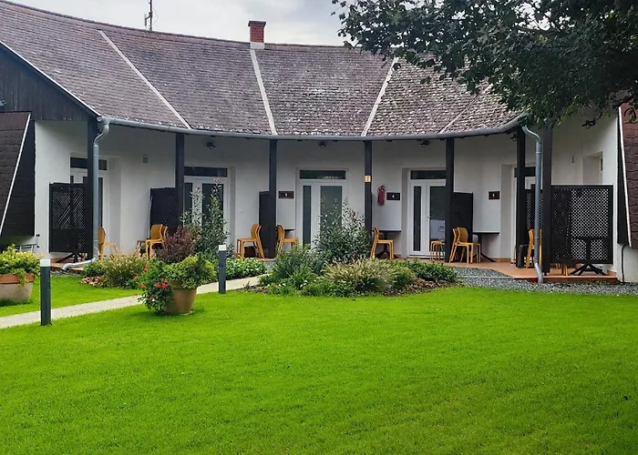 Appartement Sarvarfuerdo Apartmanhaz *
