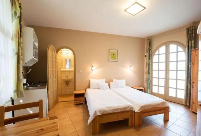Appartement Sarvarfuerdo Apartmanhaz *